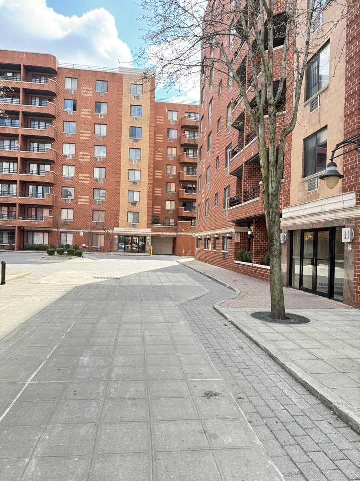 137-02 Northern Boulevard #6K