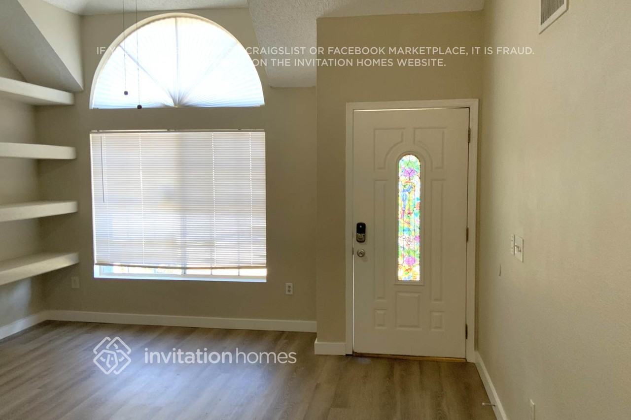 429 W Renee Dr - Photo 3 of 17