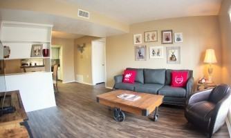 THE LODGE ON BROADWAY - Photo 3 of 10