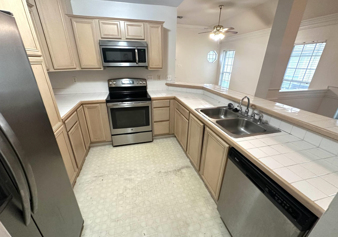 130 Edie Ann Dr #1 - Photo 5 of 9