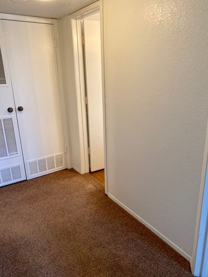 Las Colinas Apts. - Photo 4 of 24