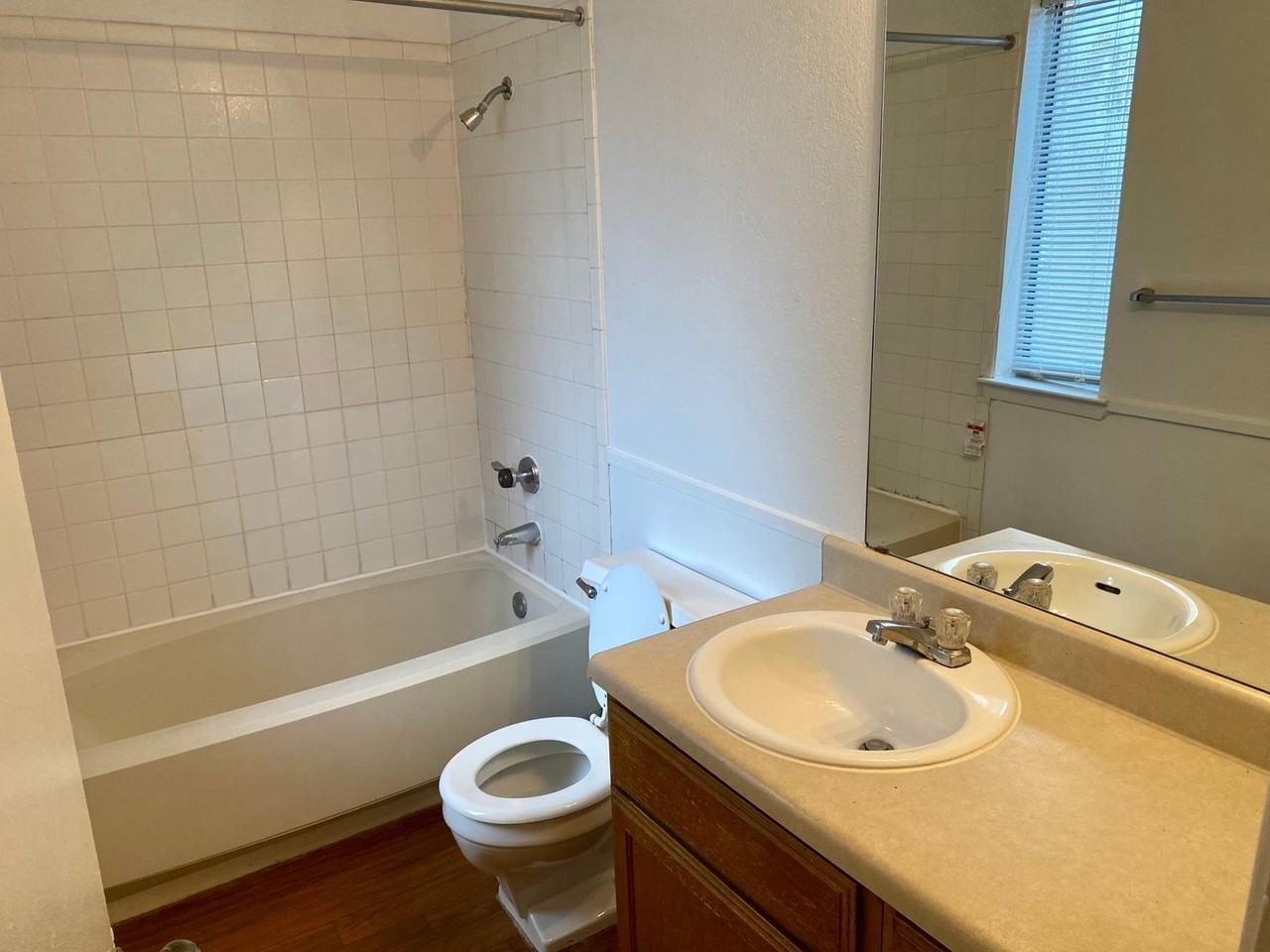 Las Colinas Apts. - Photo 5 of 24