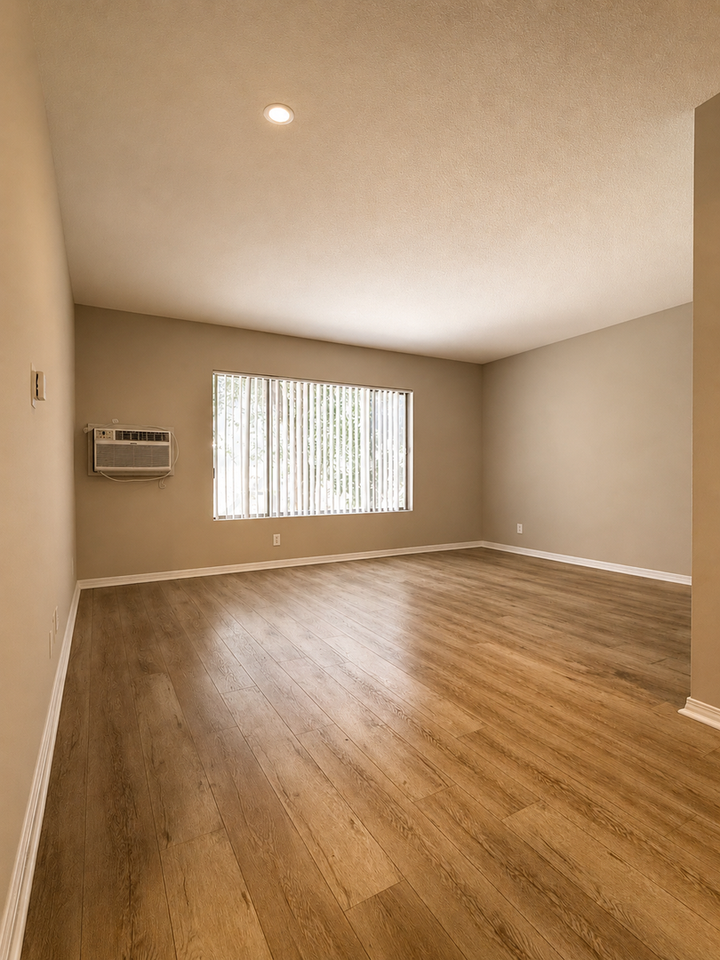 Hollywood Colony - Photo 2 of 13