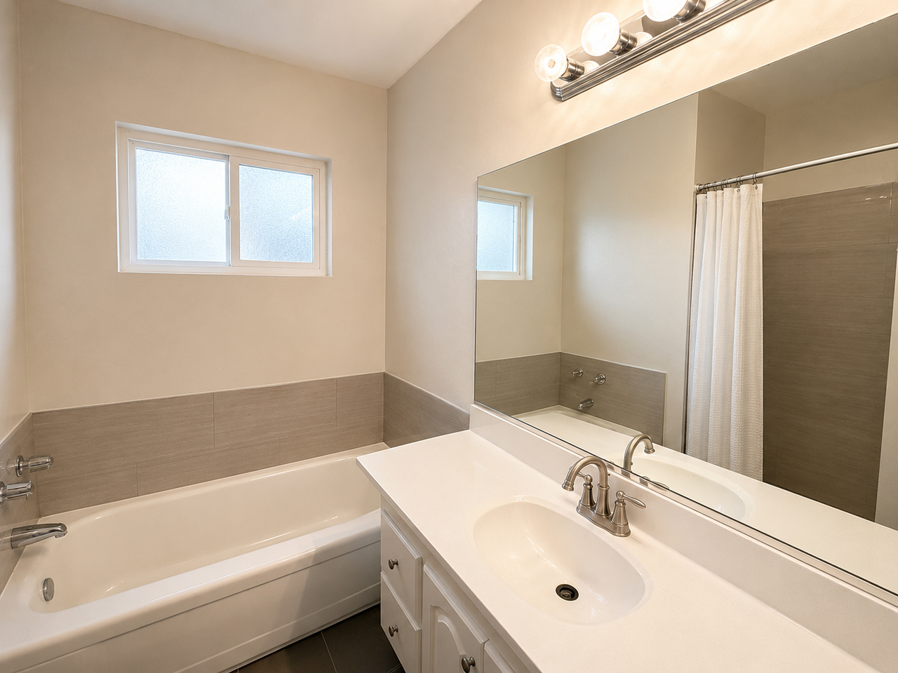Hollywood Colony - Photo 6 of 13