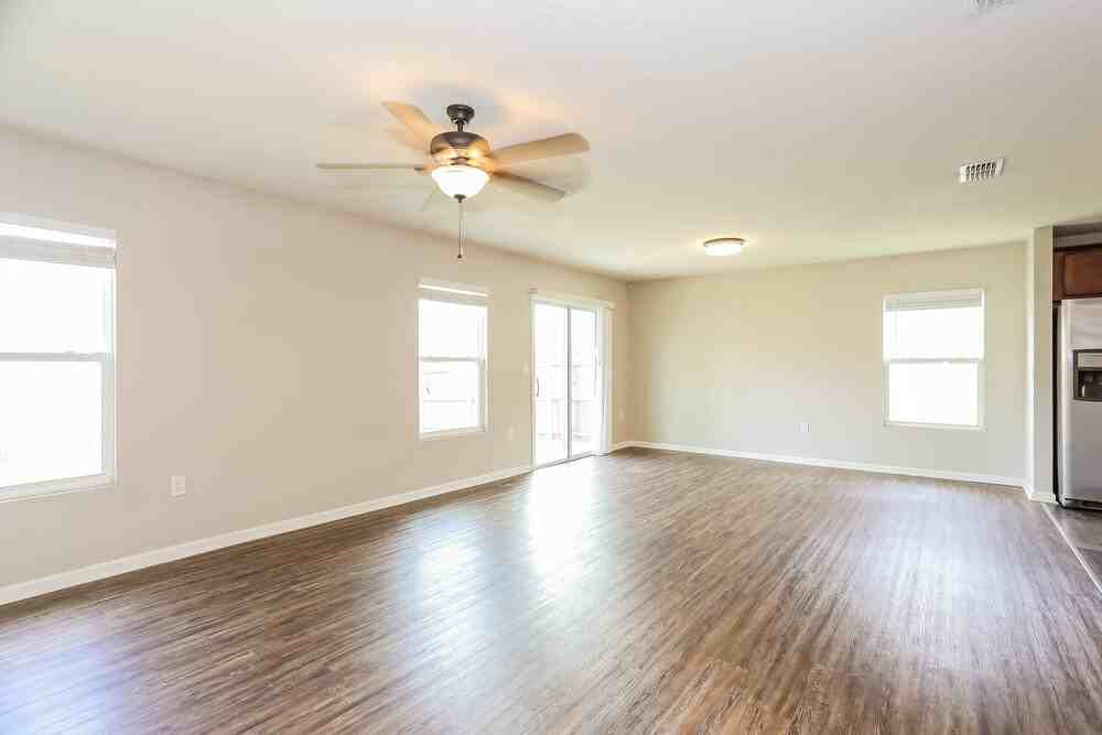 2067 Tyson Lake Dr - Photo 4 of 16