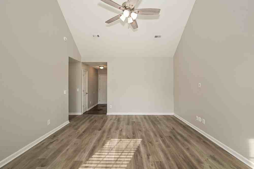 2625 Weatherford St - Photo 5 of 17