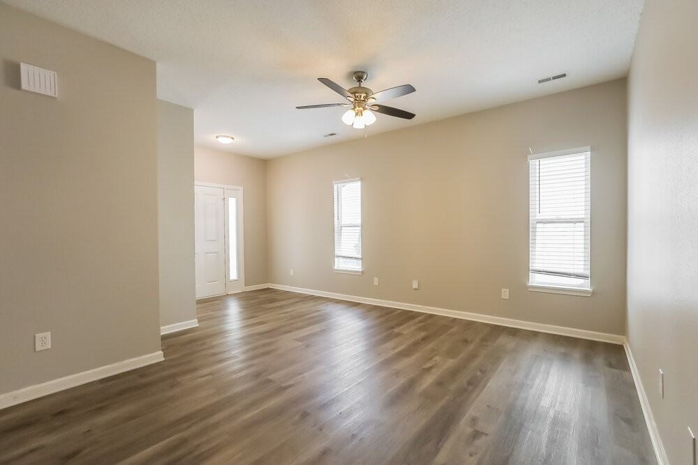 7150 Parklake Pl - Photo 3 of 16
