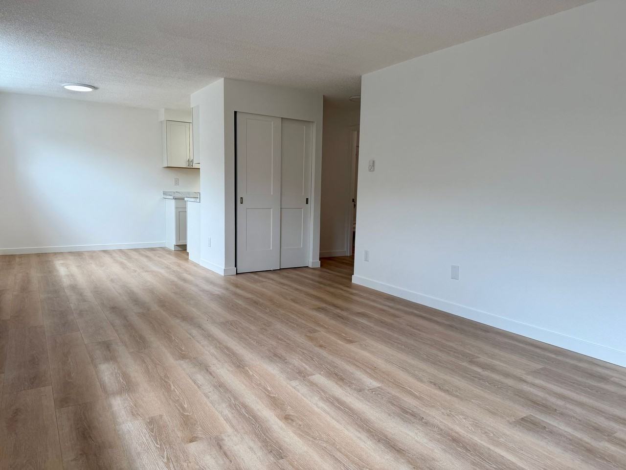 1443 DK NW 61st Street - Photo 3 of 34
