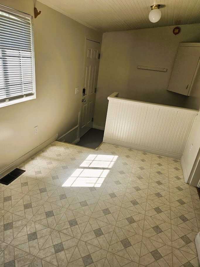 732 S Mcclelland St - Photo 5 of 7