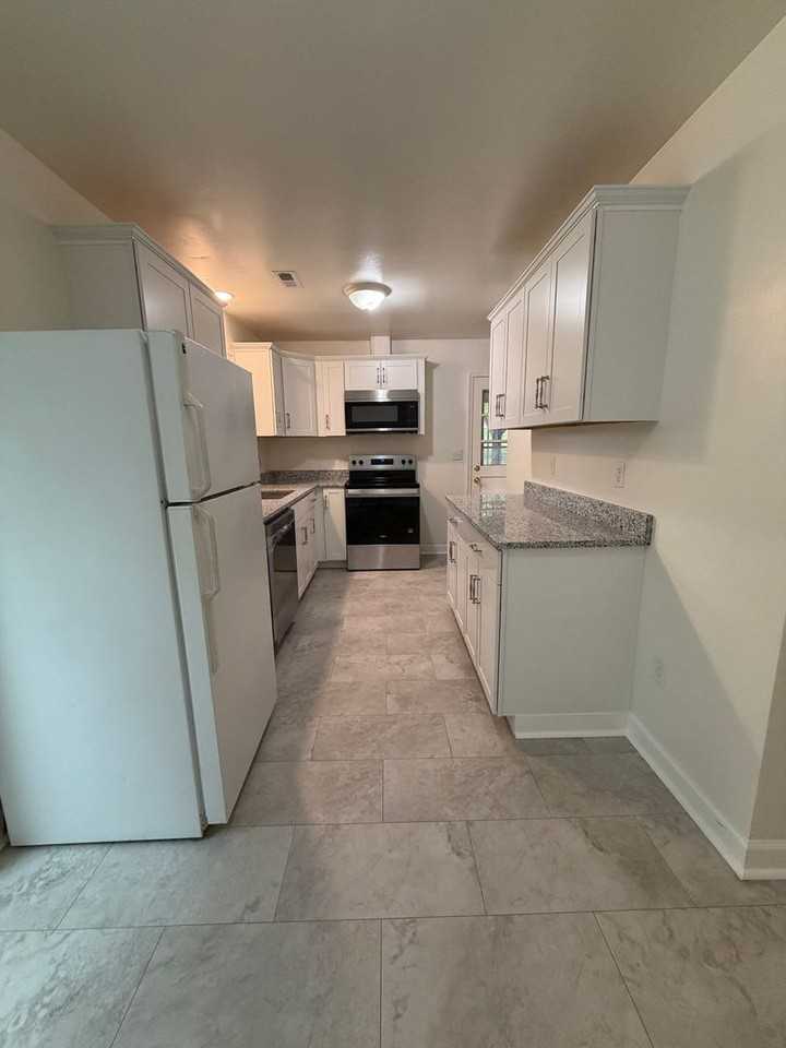 600 Broce Dr - Photo 2 of 24