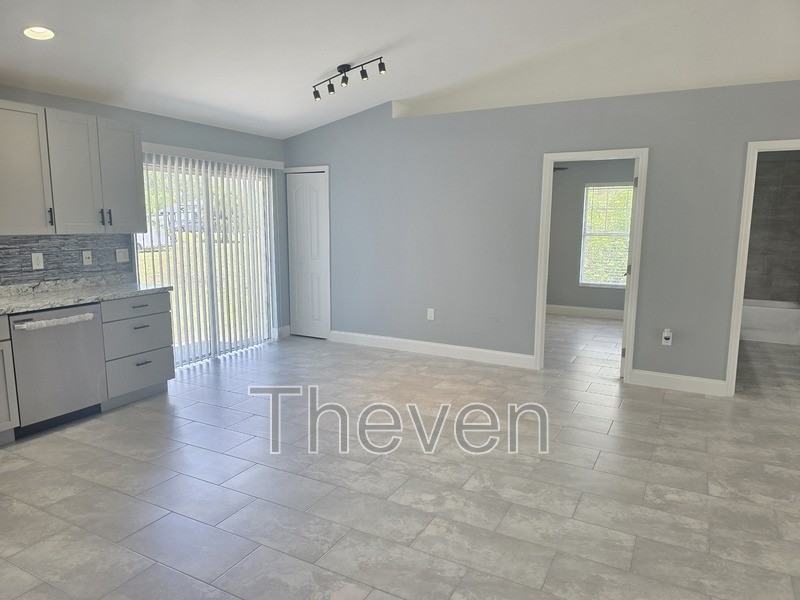 805 E 13th St - Photo 6 of 26