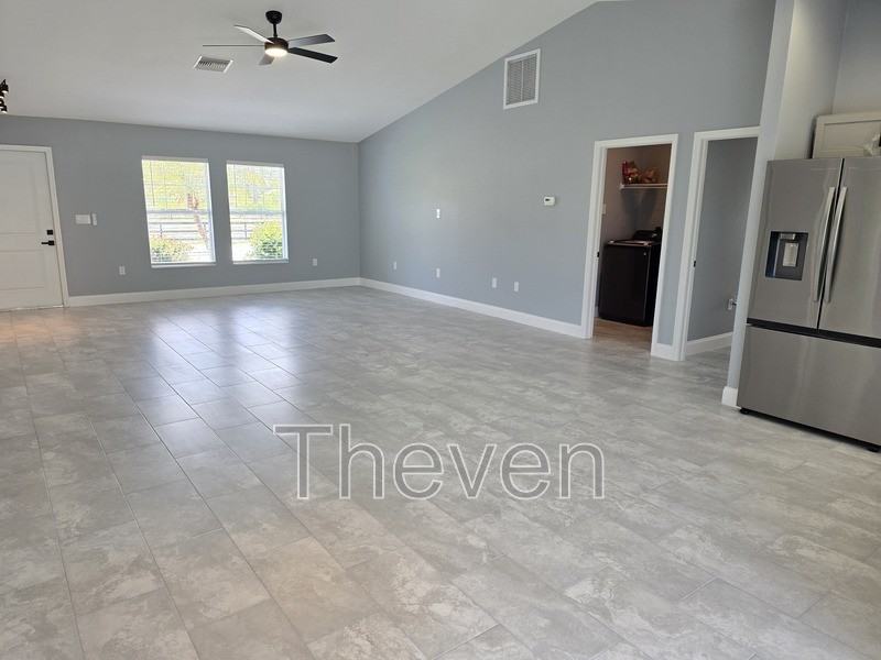 805 E 13th St - Photo 7 of 26