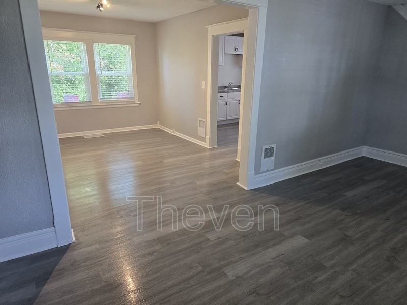 97 Davidson Ave - Photo 3 of 18