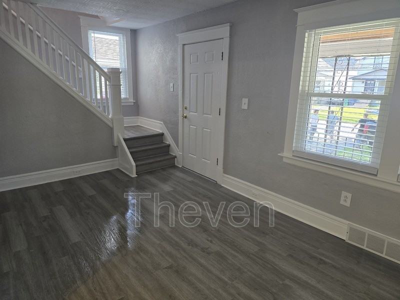97 Davidson Ave - Photo 4 of 18