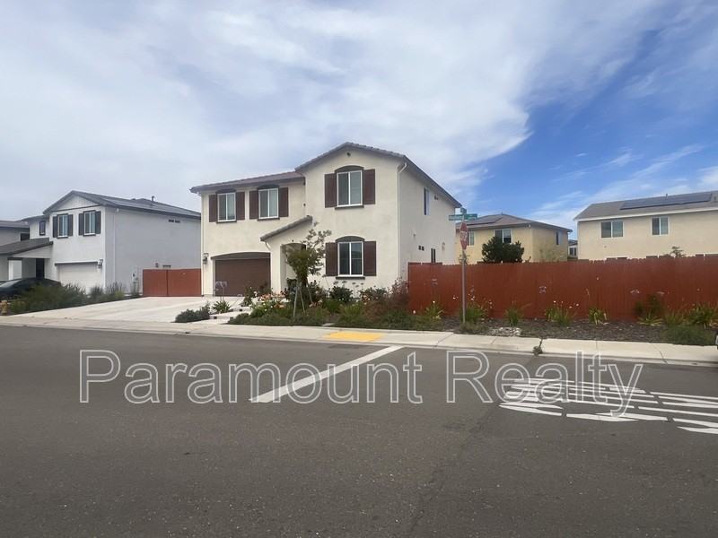 1878 Holland Ln - Photo 4 of 47