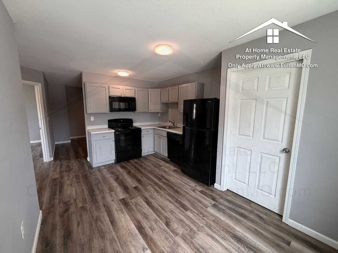 300 Market St - Photo 2 of 20