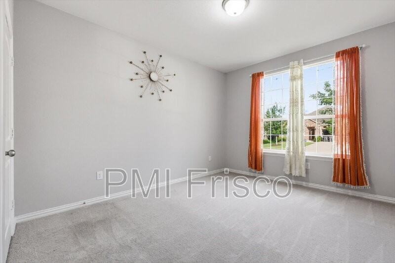 817 Adelyn St - Photo 6 of 27