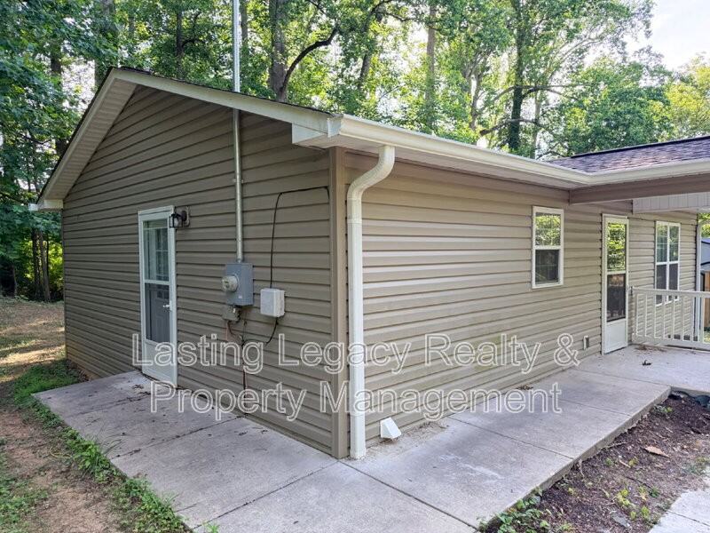 134 Spruce St - Photo 2 of 19