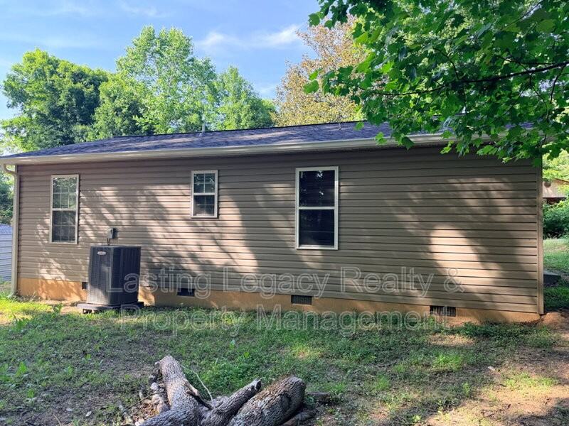 134 Spruce St - Photo 3 of 19