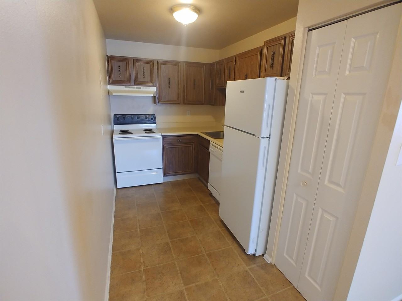 Bruin Manor (TS) - Photo 4 of 31
