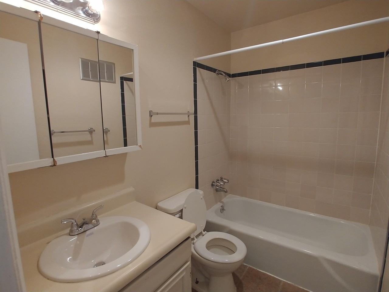 Bruin Manor (TS) - Photo 6 of 31
