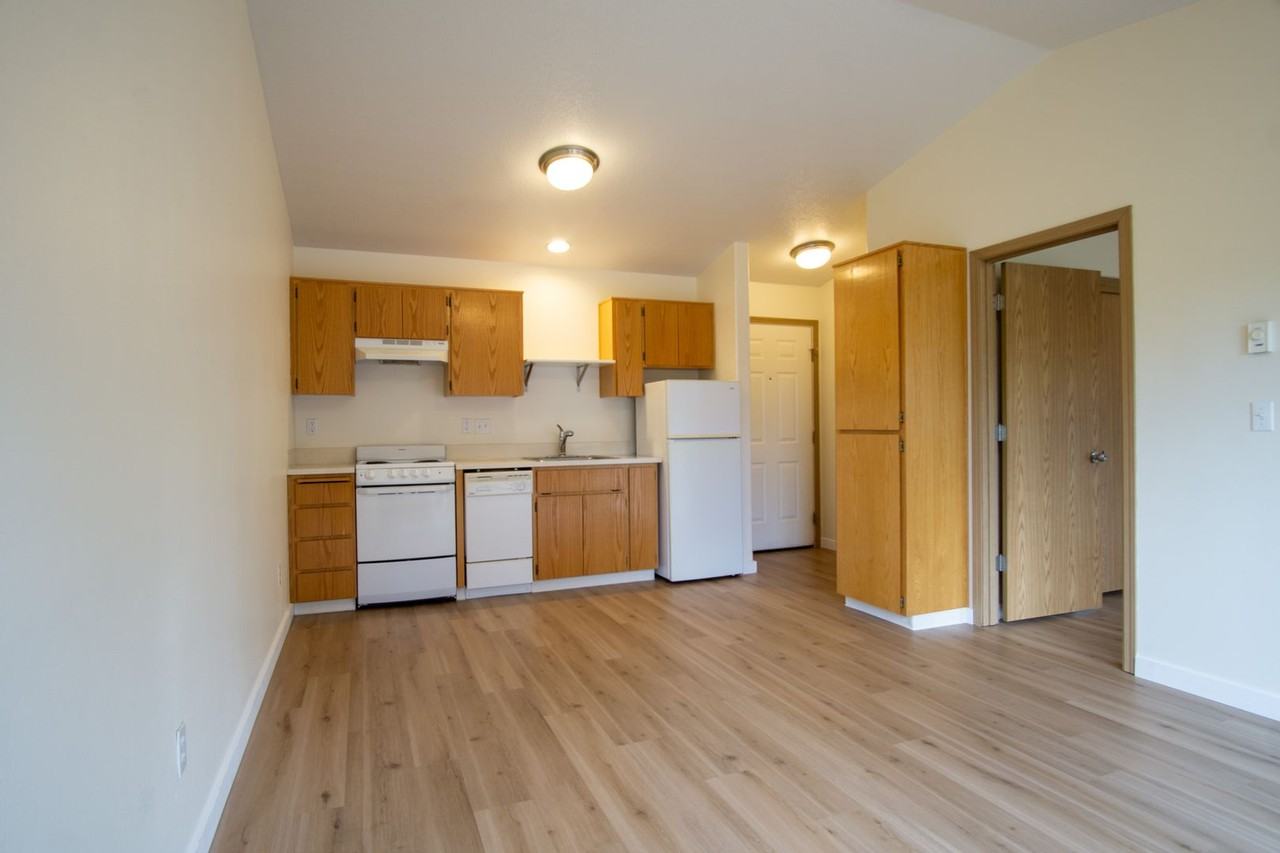 130 Se 105th Ave #C2 - Photo 3 of 11