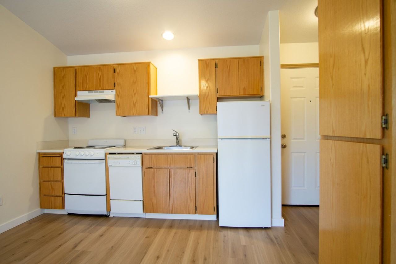 130 Se 105th Ave #C2 - Photo 4 of 11