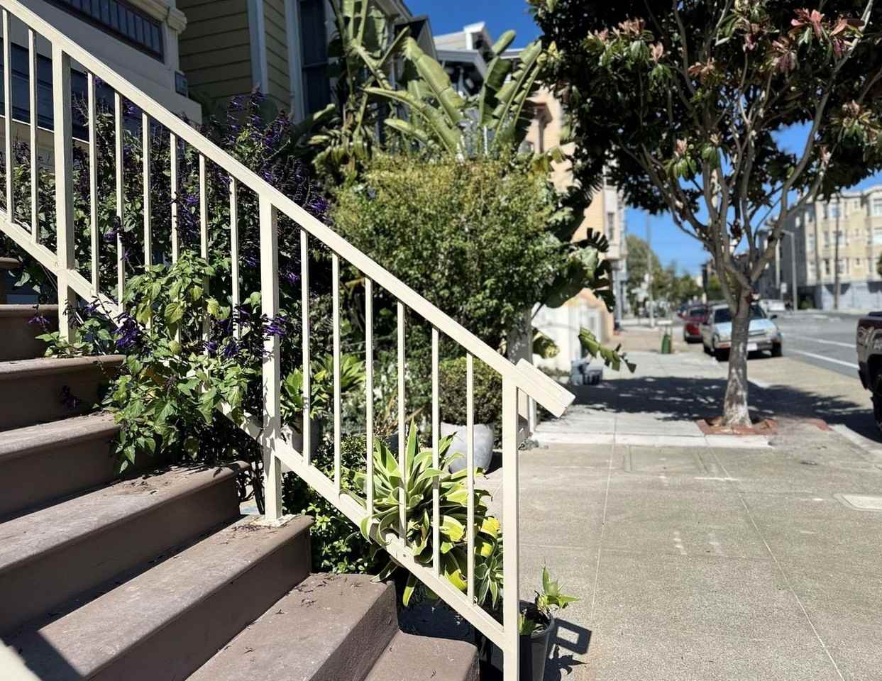 1914 Golden Gate Ave - Photo 7 of 50