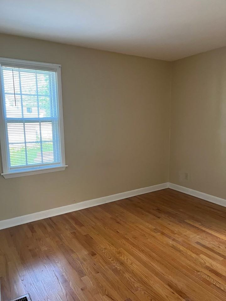 1368 Doten Ave - Photo 5 of 9