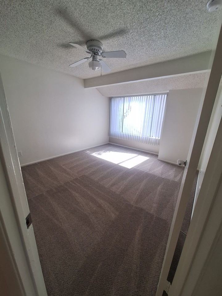 170 Amberway Apartments - Photo 7 of 18