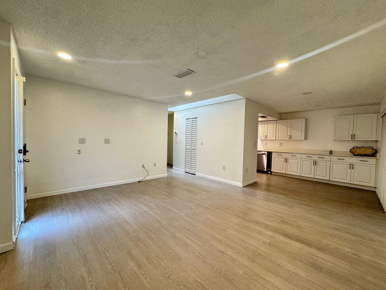 5368 Royal Palm Ave - Photo 7 of 23