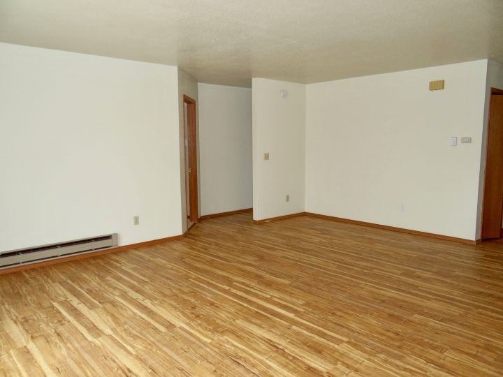 1034 Wicks Ln - Photo 4 of 7