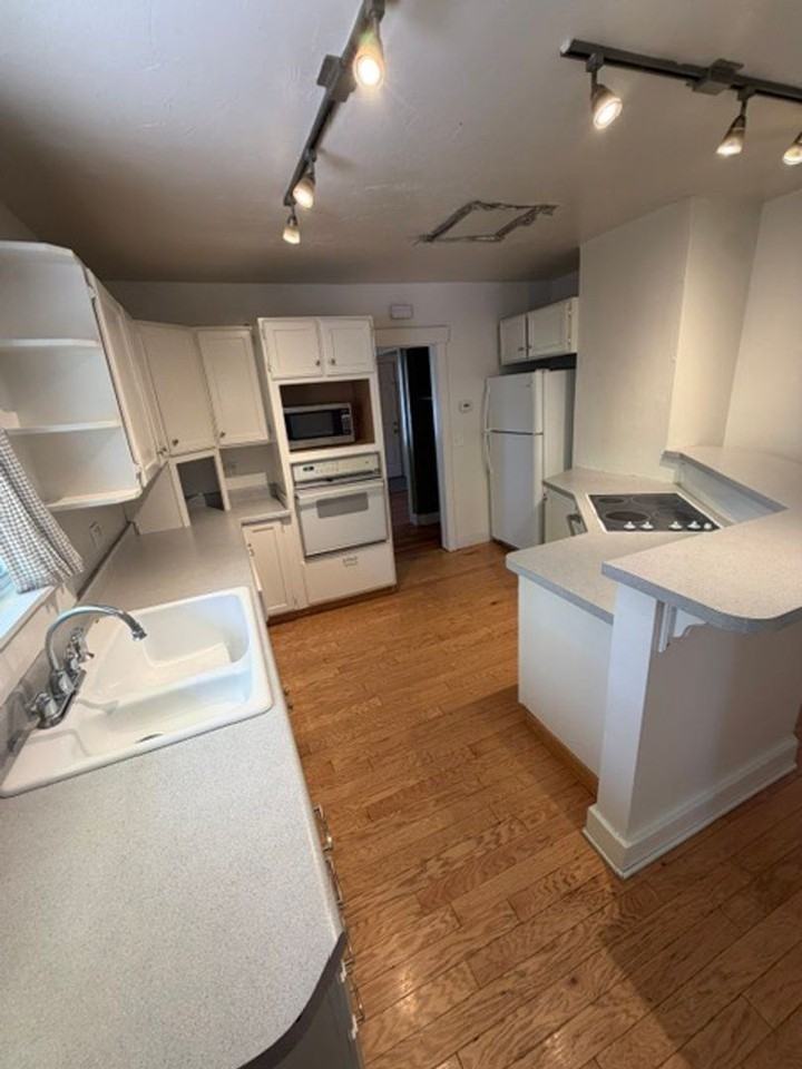 3225 S 500 E - Photo 7 of 13
