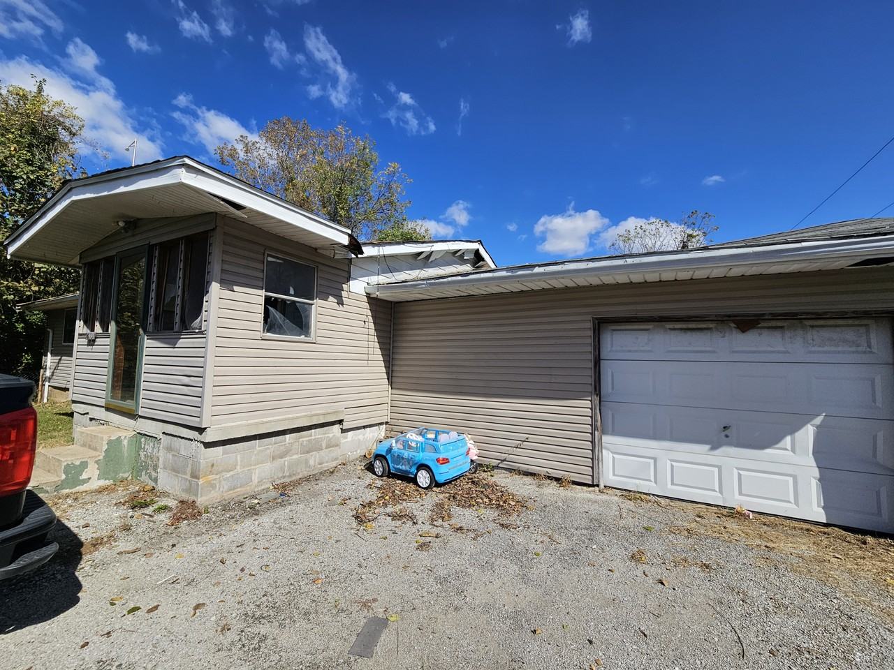 1611 Mousette Ln - Photo 3 of 3