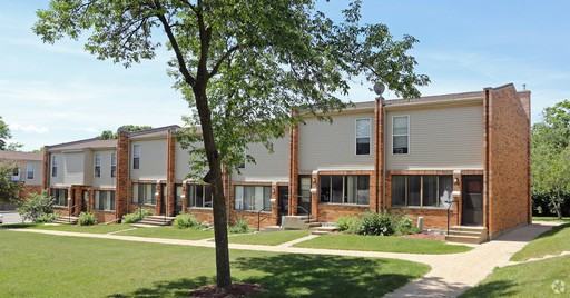 2620 S Stoughton Rd - Photo 4 of 6