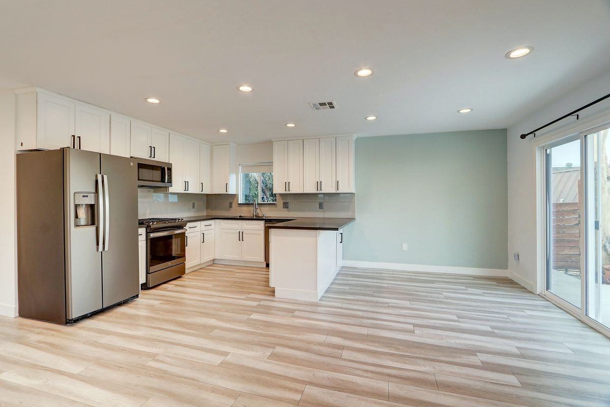 7441 1/2 Beckford Ave - Photo 3 of 8