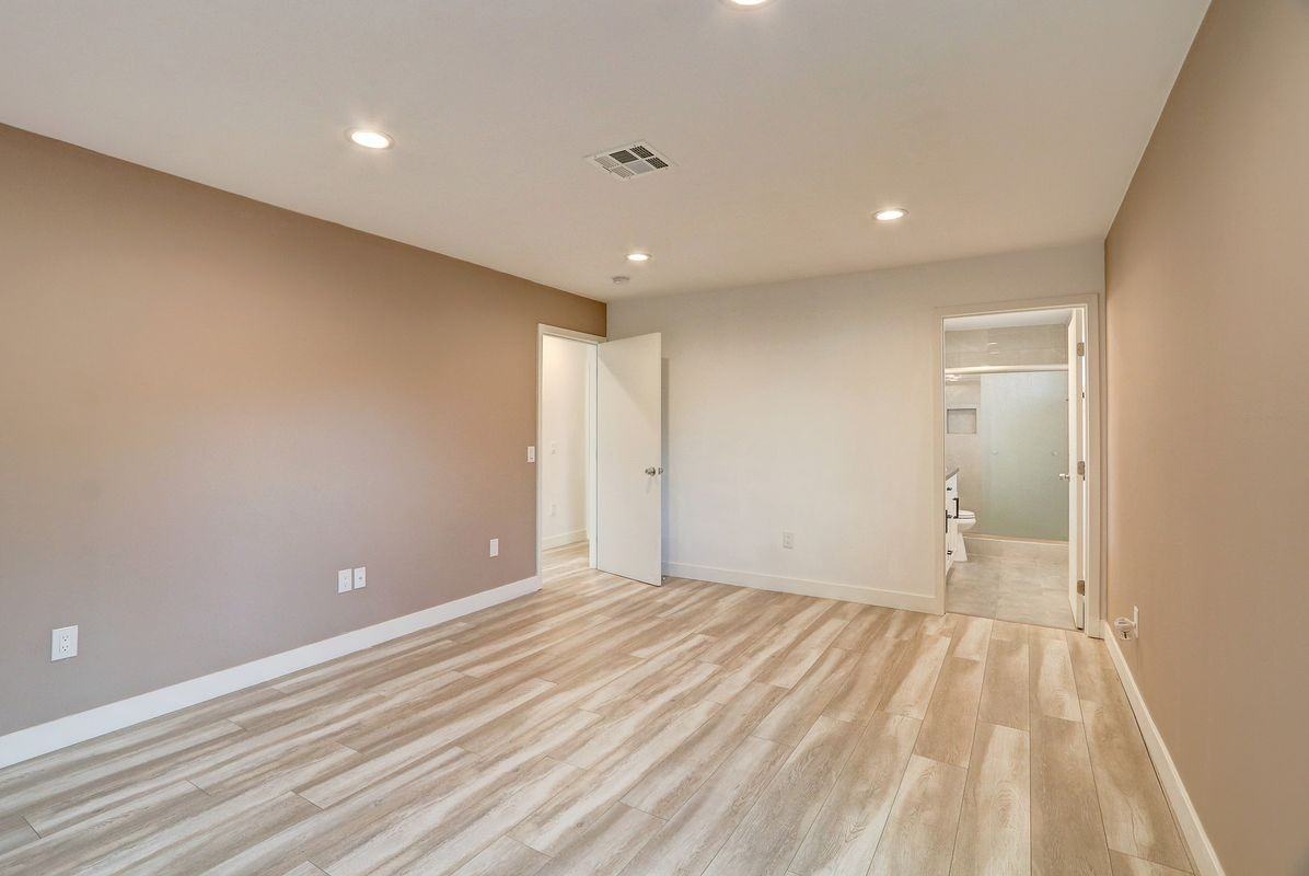 7441 1/2 Beckford Ave - Photo 4 of 8