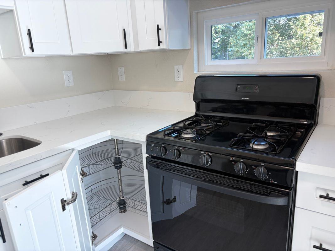 11555 Archwood St ##A - Photo 4 of 9