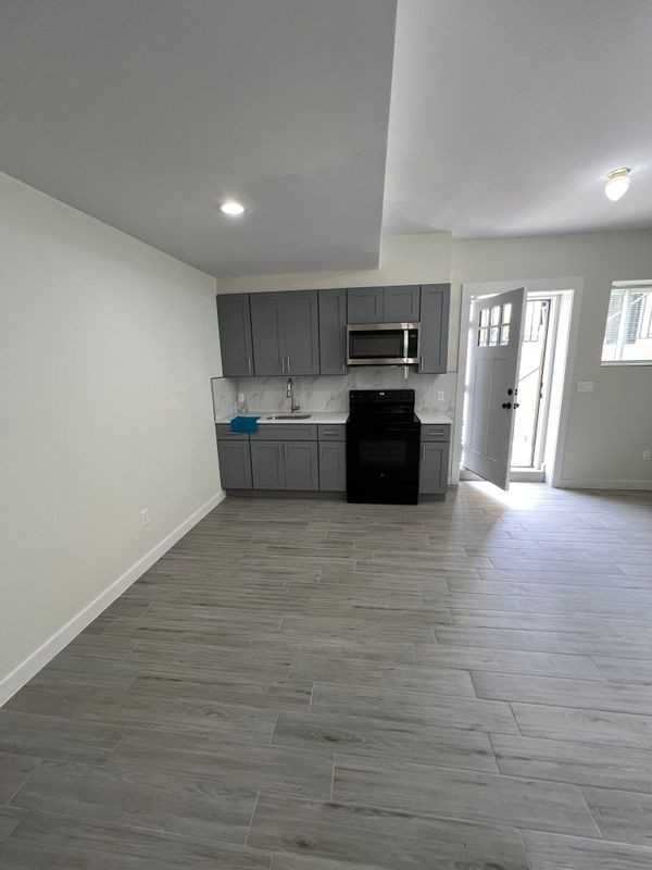 43 Prall Ave ##1b - Photo 3 of 11