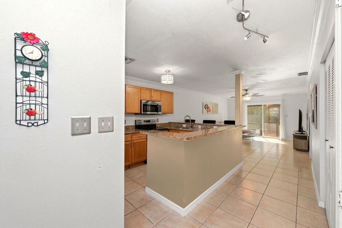 4410 Bar Harbor Dr - Photo 6 of 28