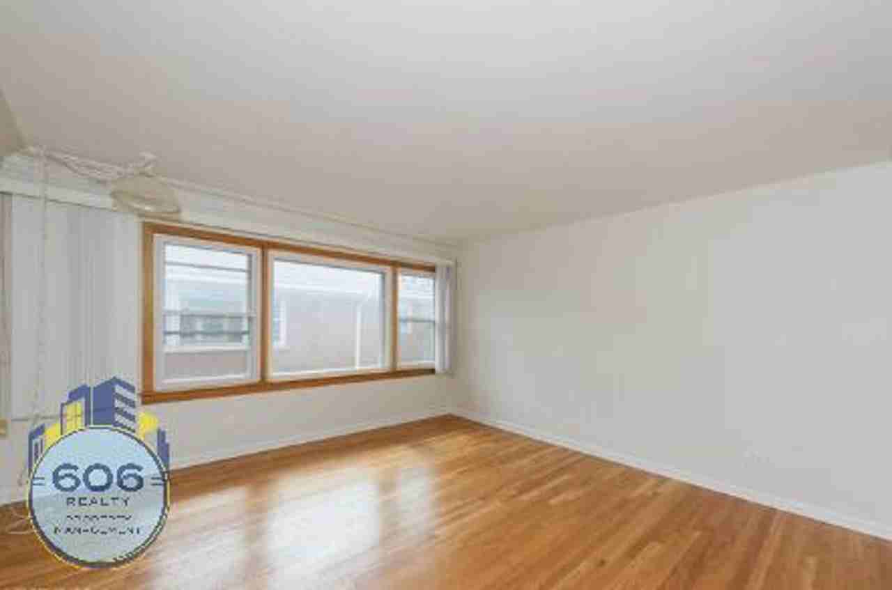 Rosemont - 9453 - Photo 2 of 5