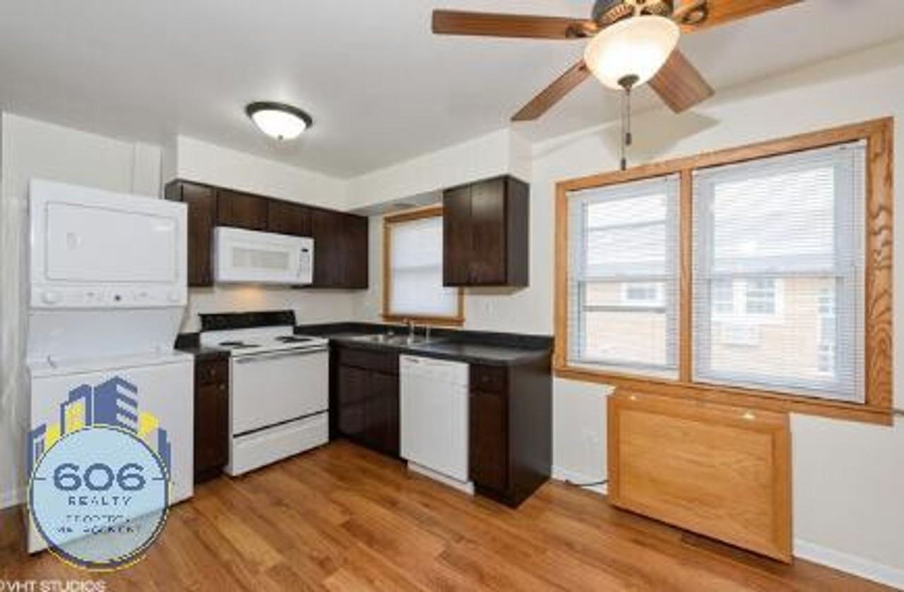 Rosemont - 9453 - Photo 4 of 5