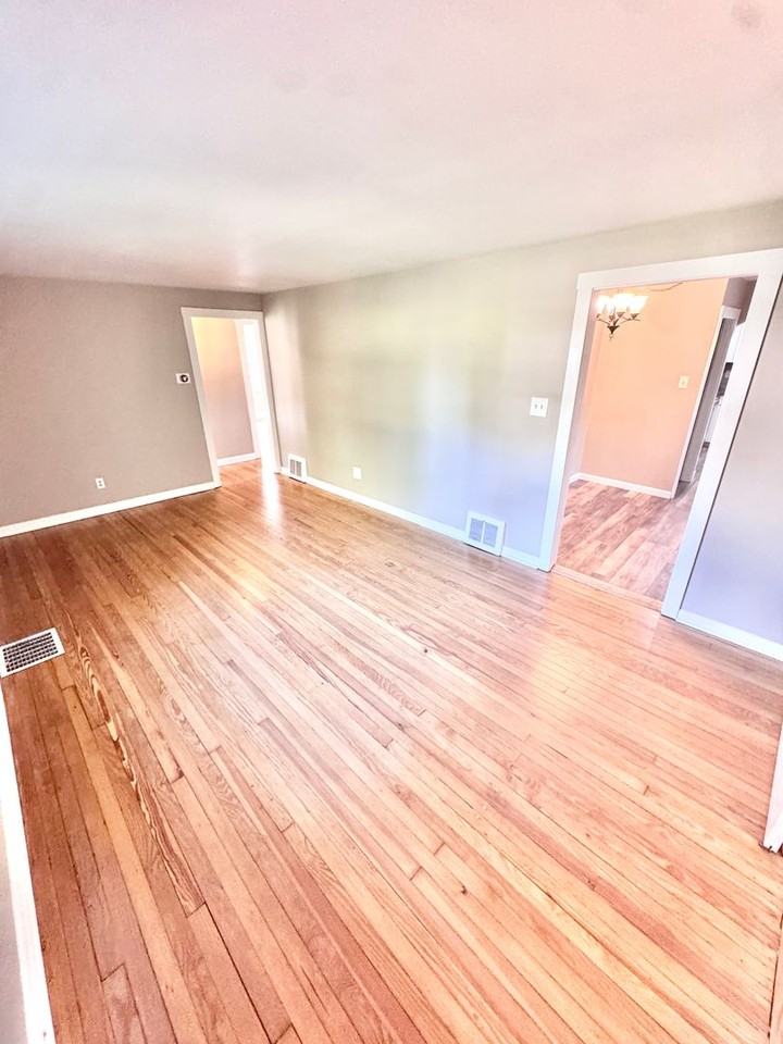 5454 Camp Meeting Rd - Photo 5 of 28