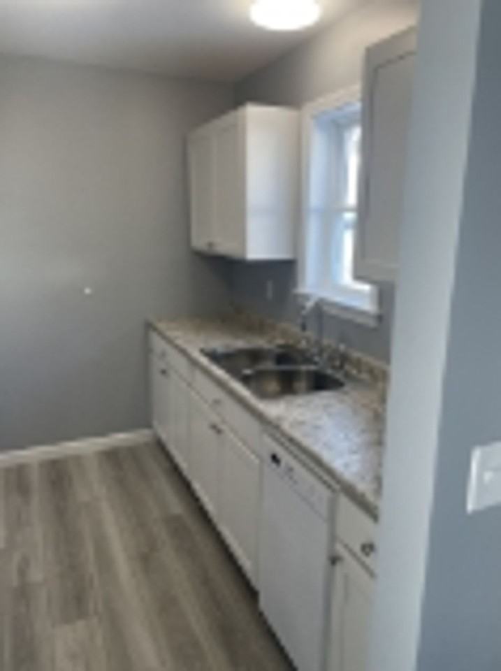 53 Oak Street 2BD Condo's - Photo 2 of 7