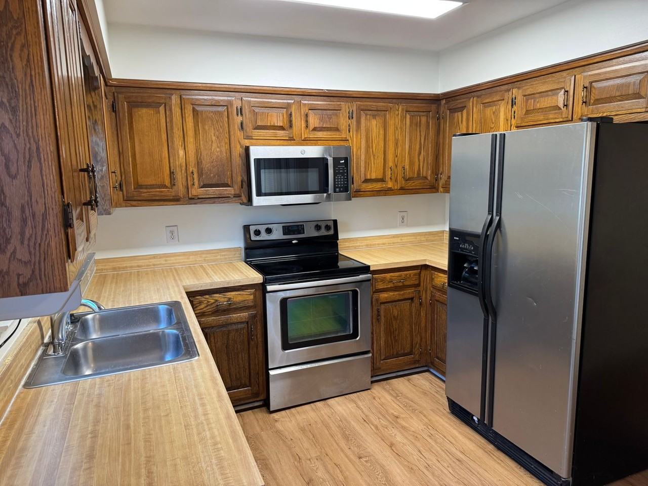 834 Brentwood Pt - Photo 4 of 26