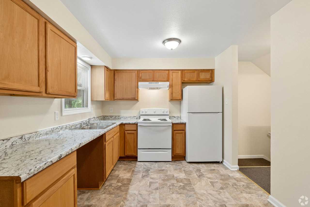 College Hill Apartments - Photo 4 of 7
