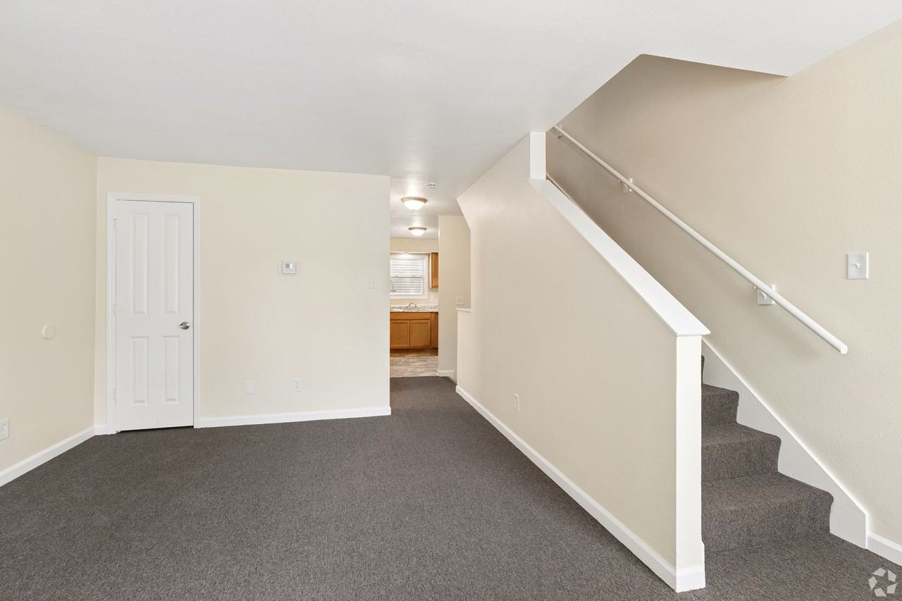 College Hill Apartments - Photo 5 of 7