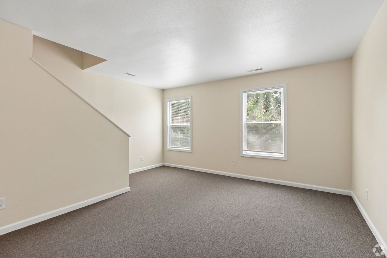 College Hill Apartments - Photo 6 of 7