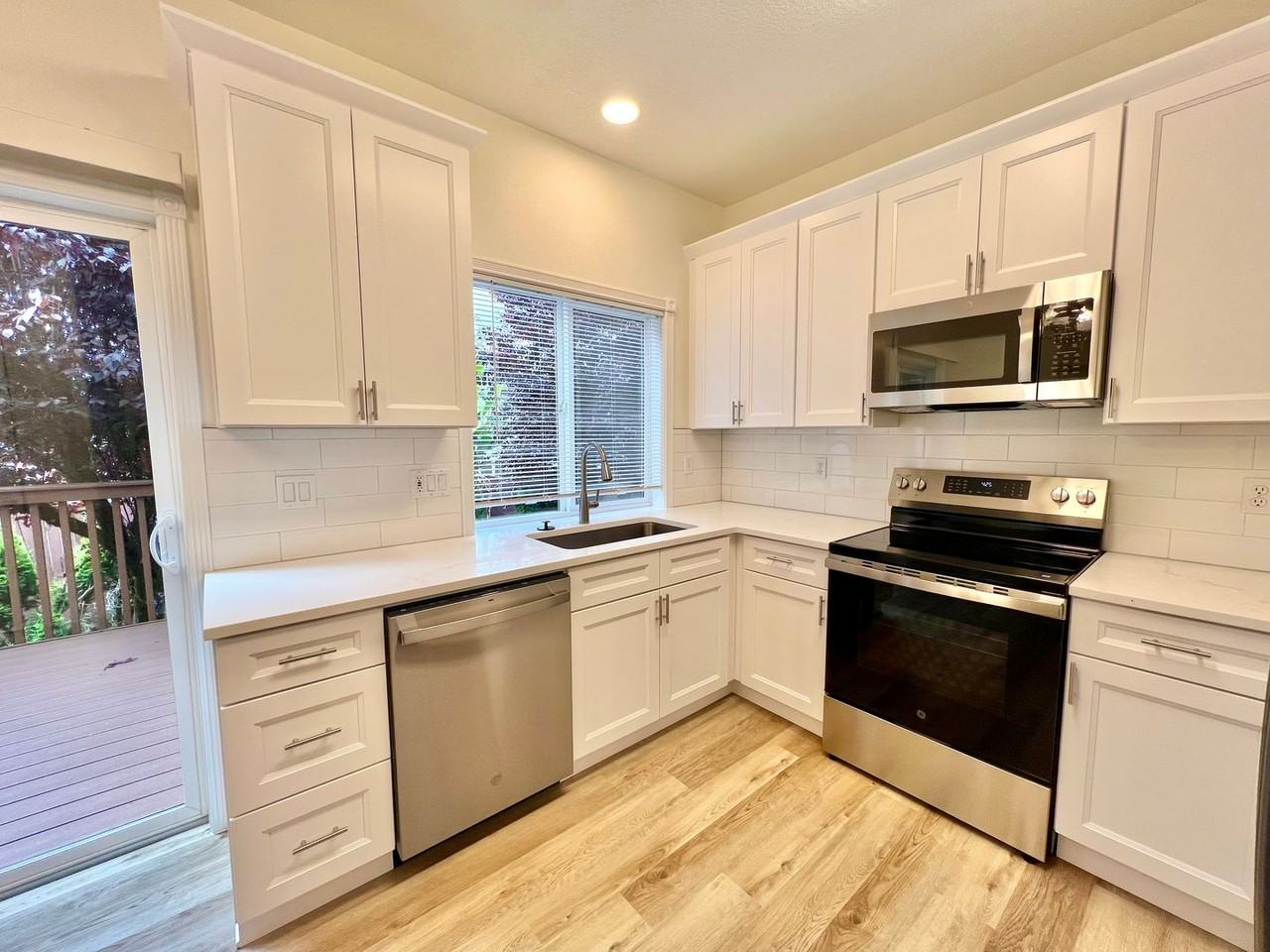 16775 Ne Halsey St - Photo 4 of 27