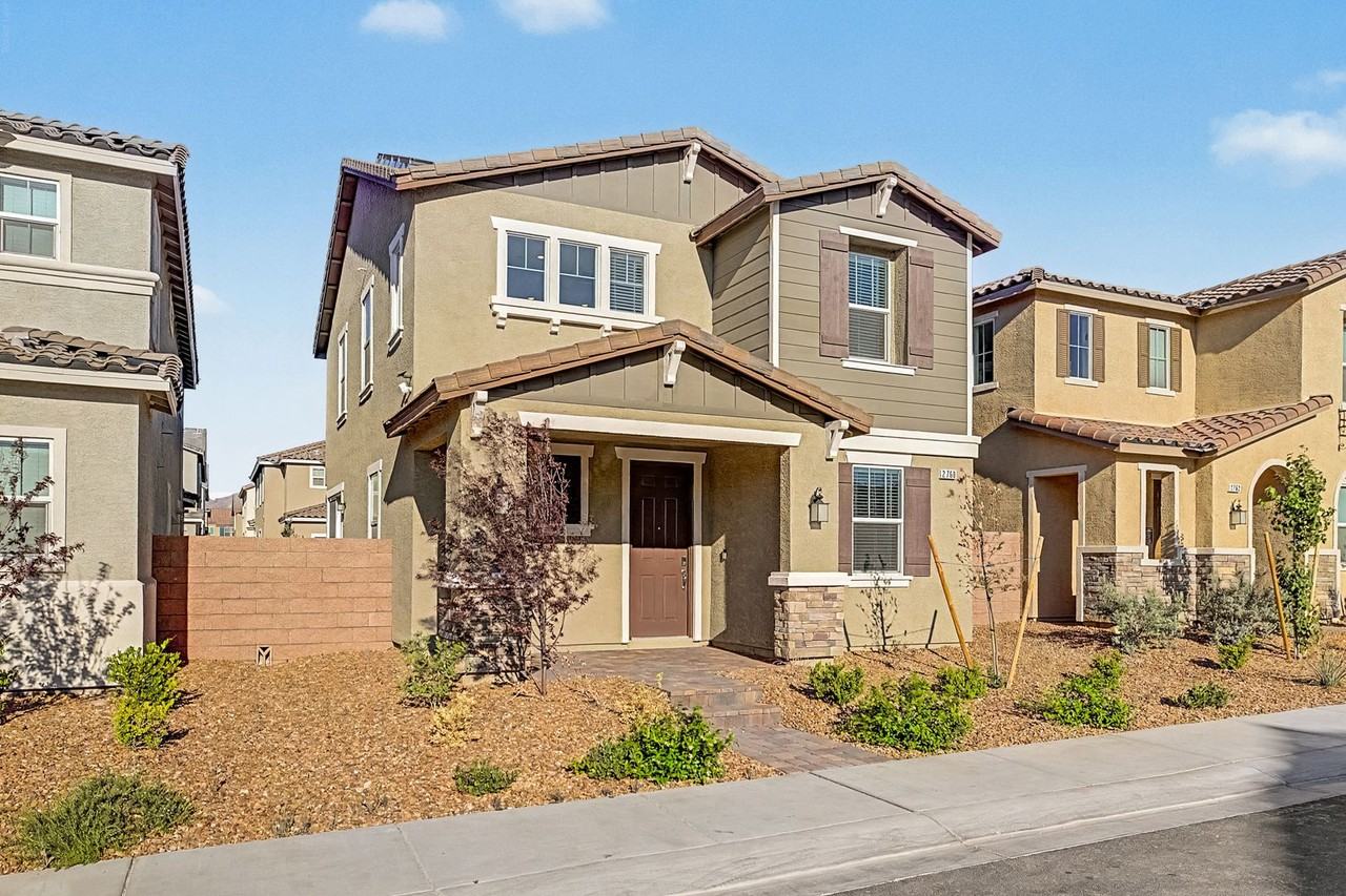 2760 Piazza Madama St - Photo 2 of 39